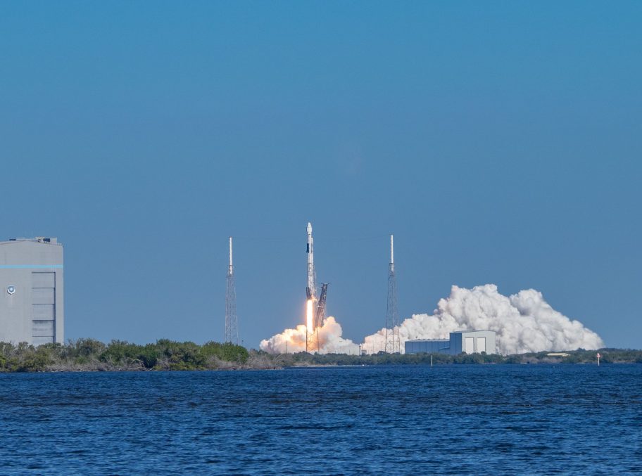 falcon-9-launch-from-launch-complex-40-on-cape-can-2026-01-08-00-25-29-utc (1)